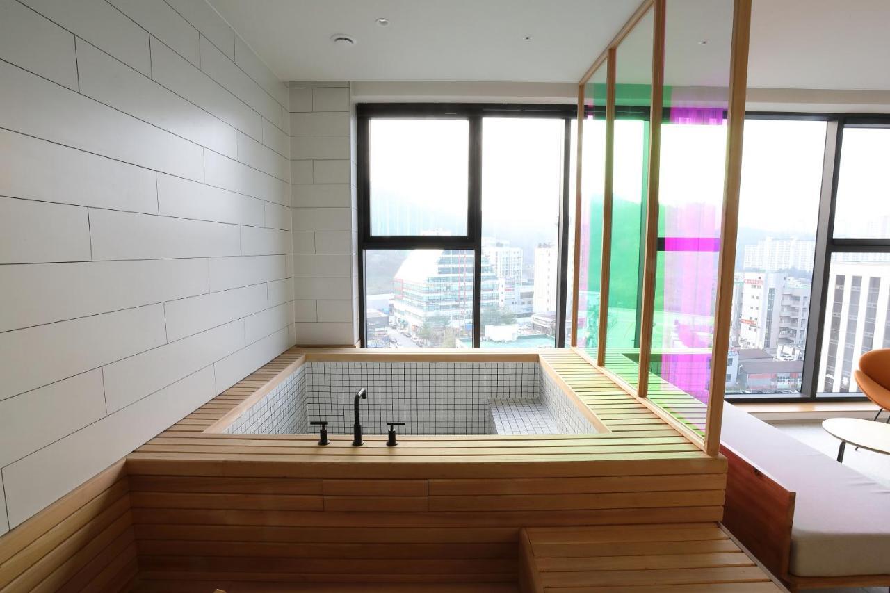 Orchid Hotel Wonju Bagian luar foto